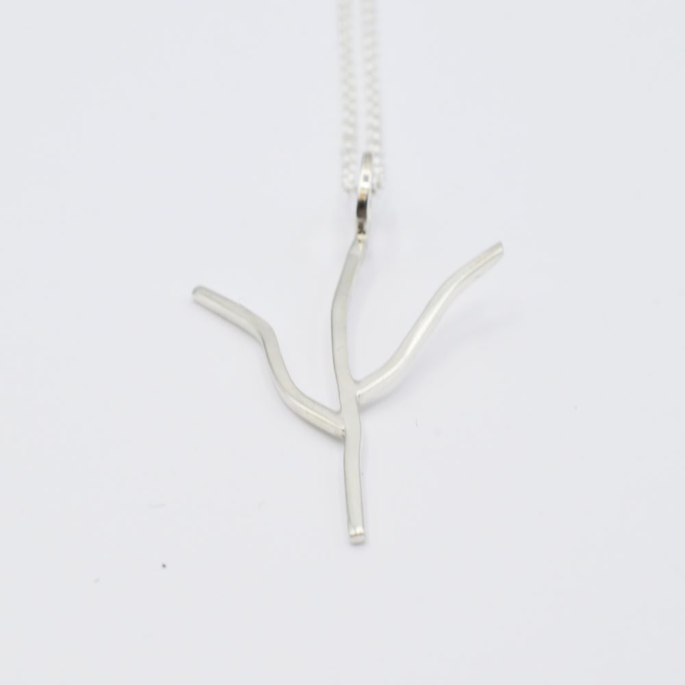 Hanger en kettinkje bloem
