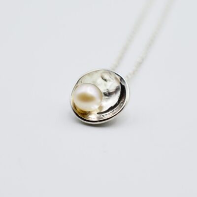 siergoed.com-hangertje-parelmoer-zilver-handgemaakt-bijzonderheden-conceptstore-zwolle (2)