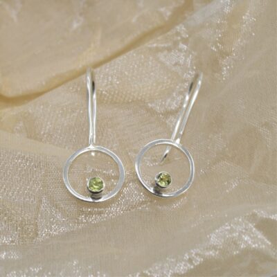 siergoed-oorbellen-rondo peridot-zilver-handgemaakt
