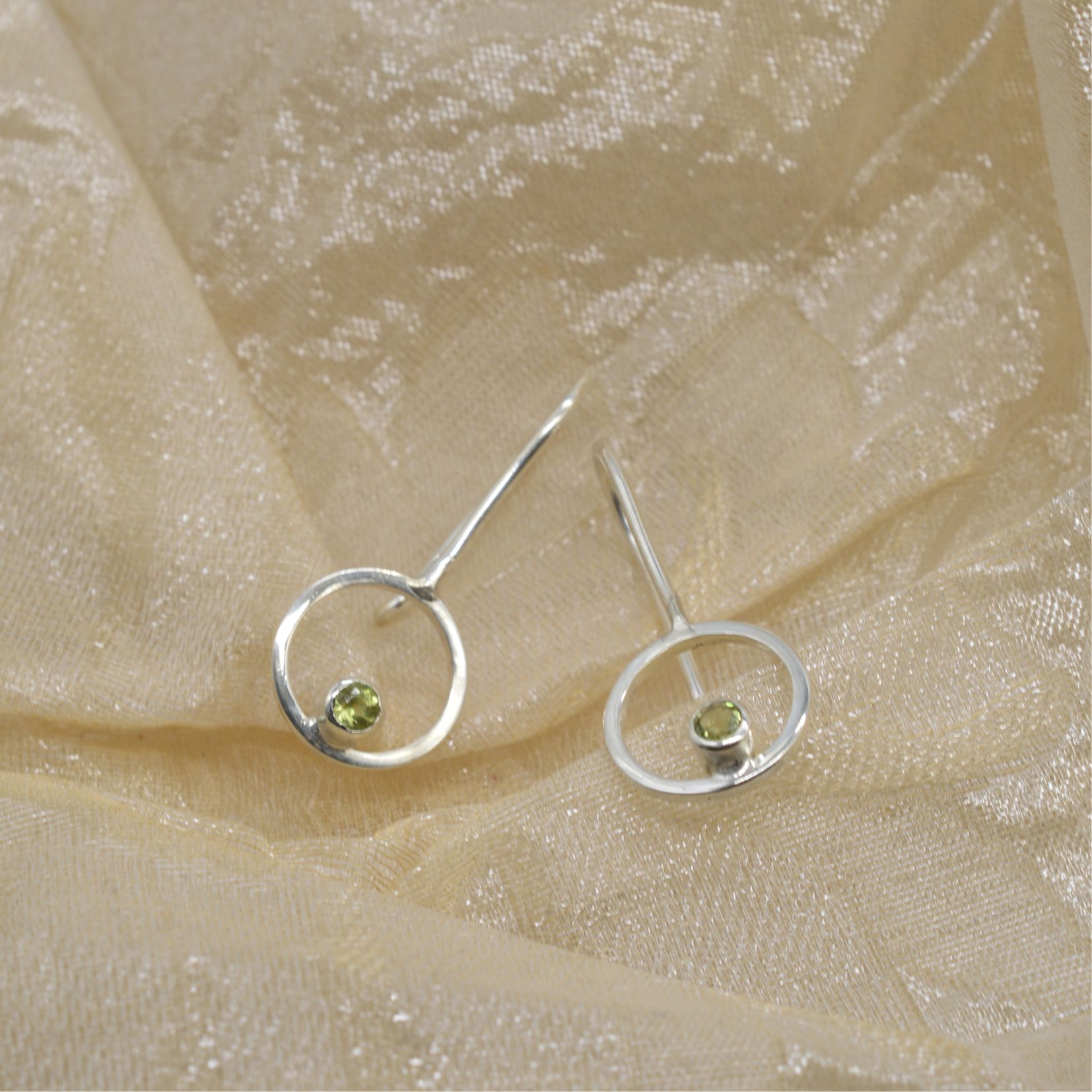 Oorbellen rondo peridoot groen - Afbeelding 3