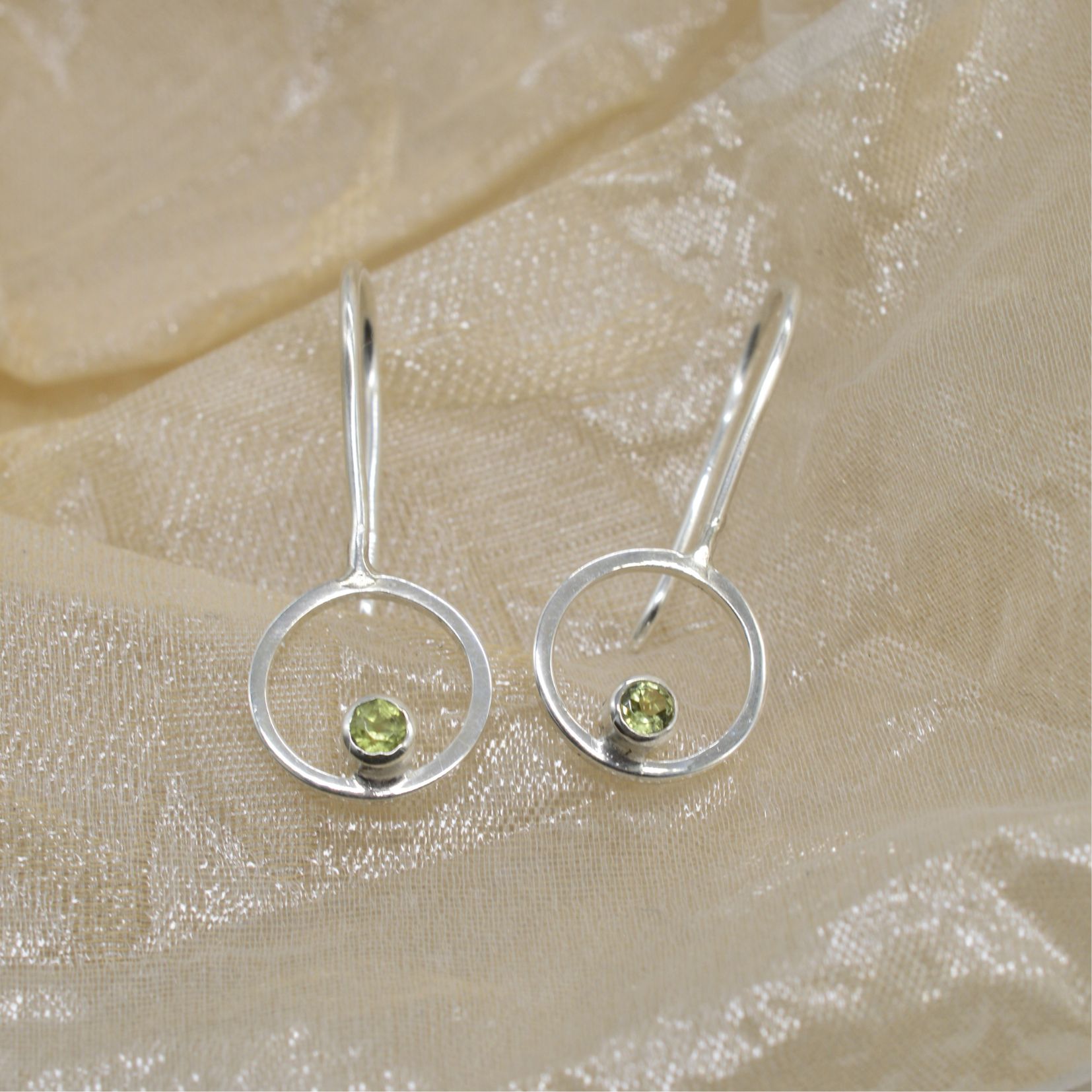 Oorbellen rondo peridoot groen - Afbeelding 2