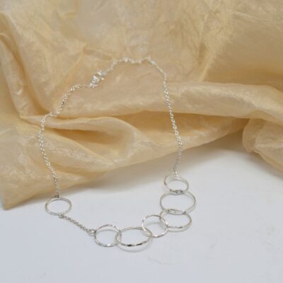 Collier zes en één